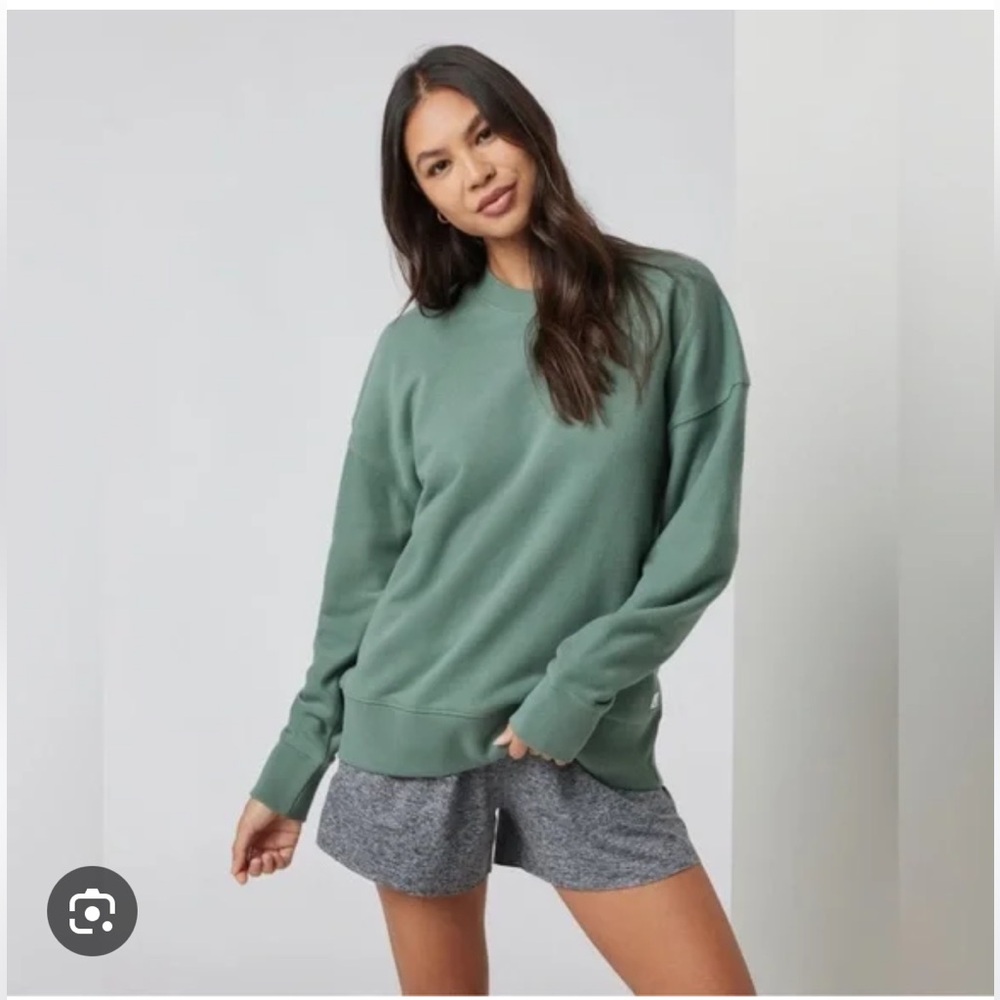 Vuori Women's Weekender Crew RARE colorway Sea Pine